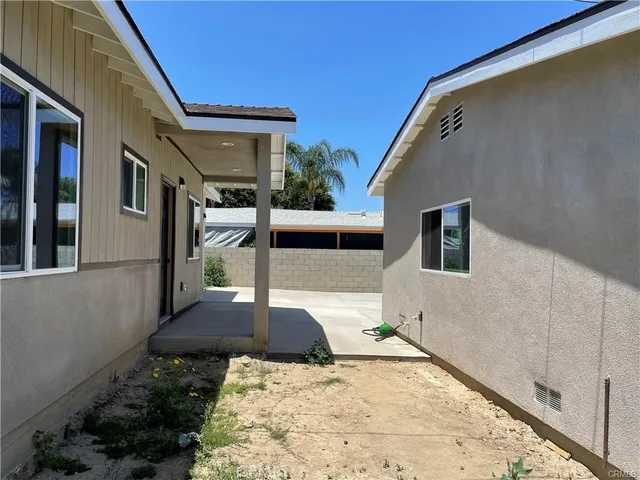 a view of a porch of the house