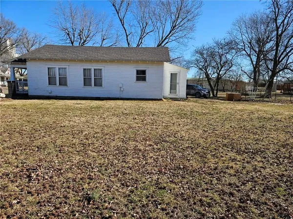 $73,500 | 207 East Antelope Street, Girard, KS 66743