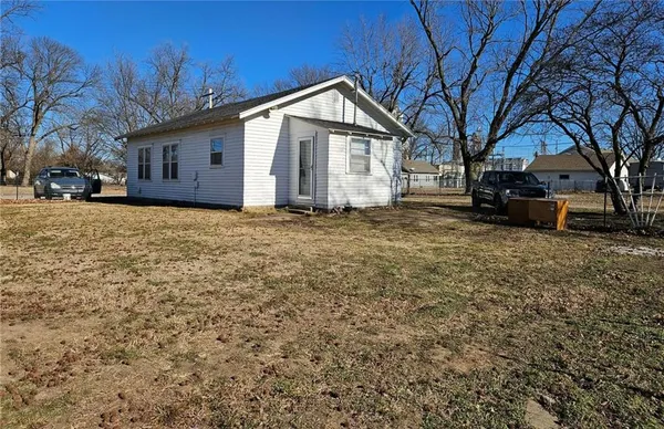 $73,500 | 207 East Antelope Street, Girard, KS 66743
