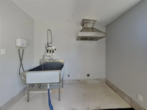 $2,195 | 4156 Justin Drive, Fort Worth, TX 76244