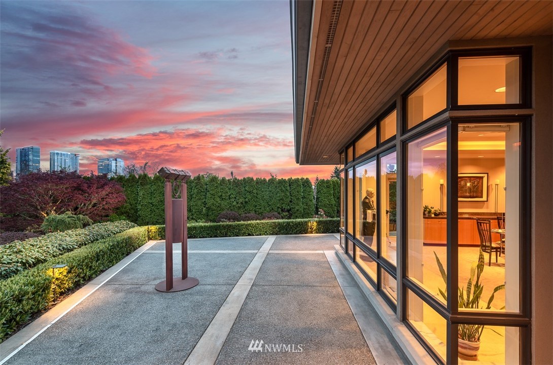 925 Park Road Bellevue, WA 98004 - Photo 3 of 25