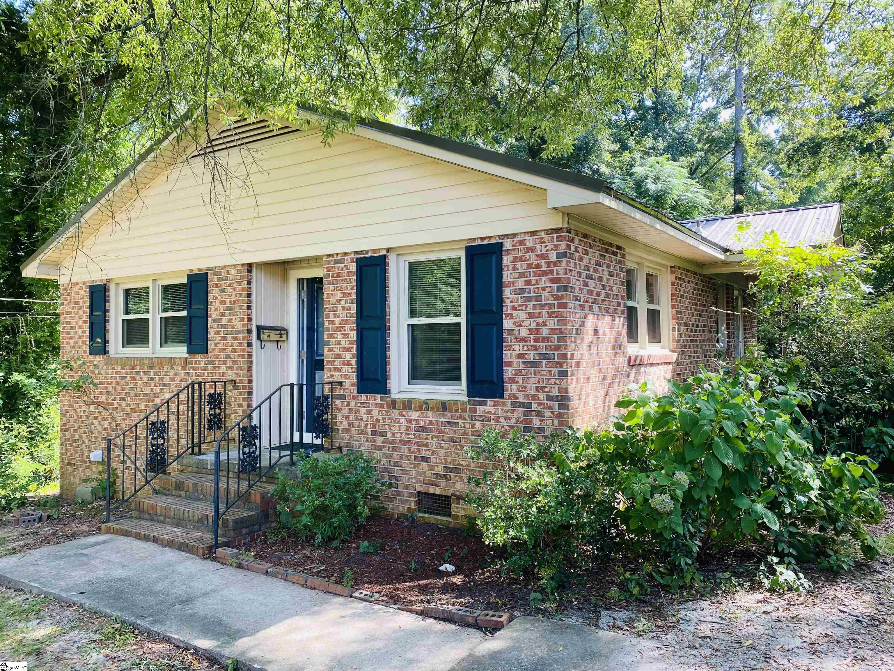 308 Davidson Street Clinton, SC 29325 - Photo 1 of 13 Gallery Image 1