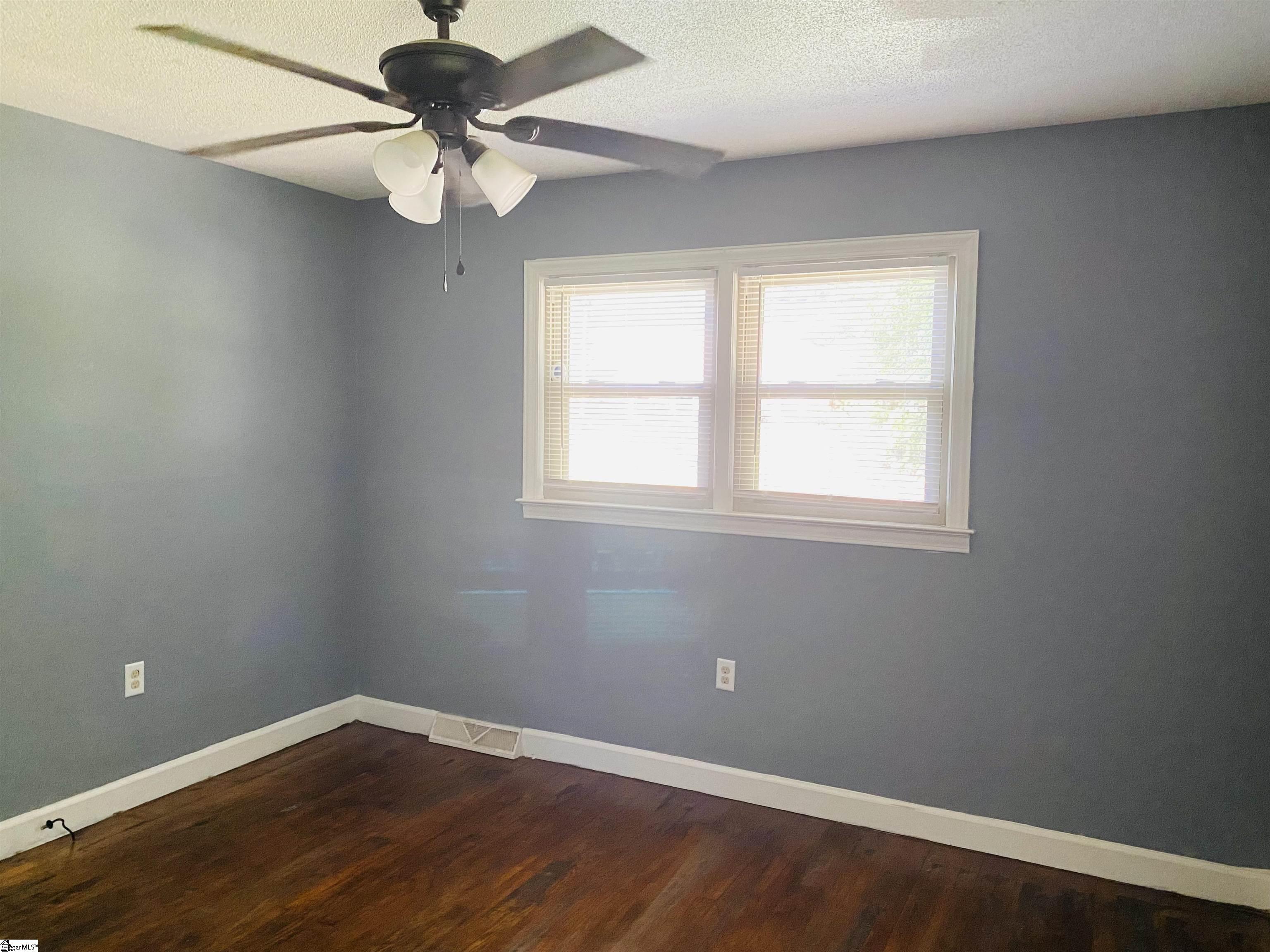 308 Davidson Street Clinton, SC 29325 - Photo 3 of 13 Gallery Image 3