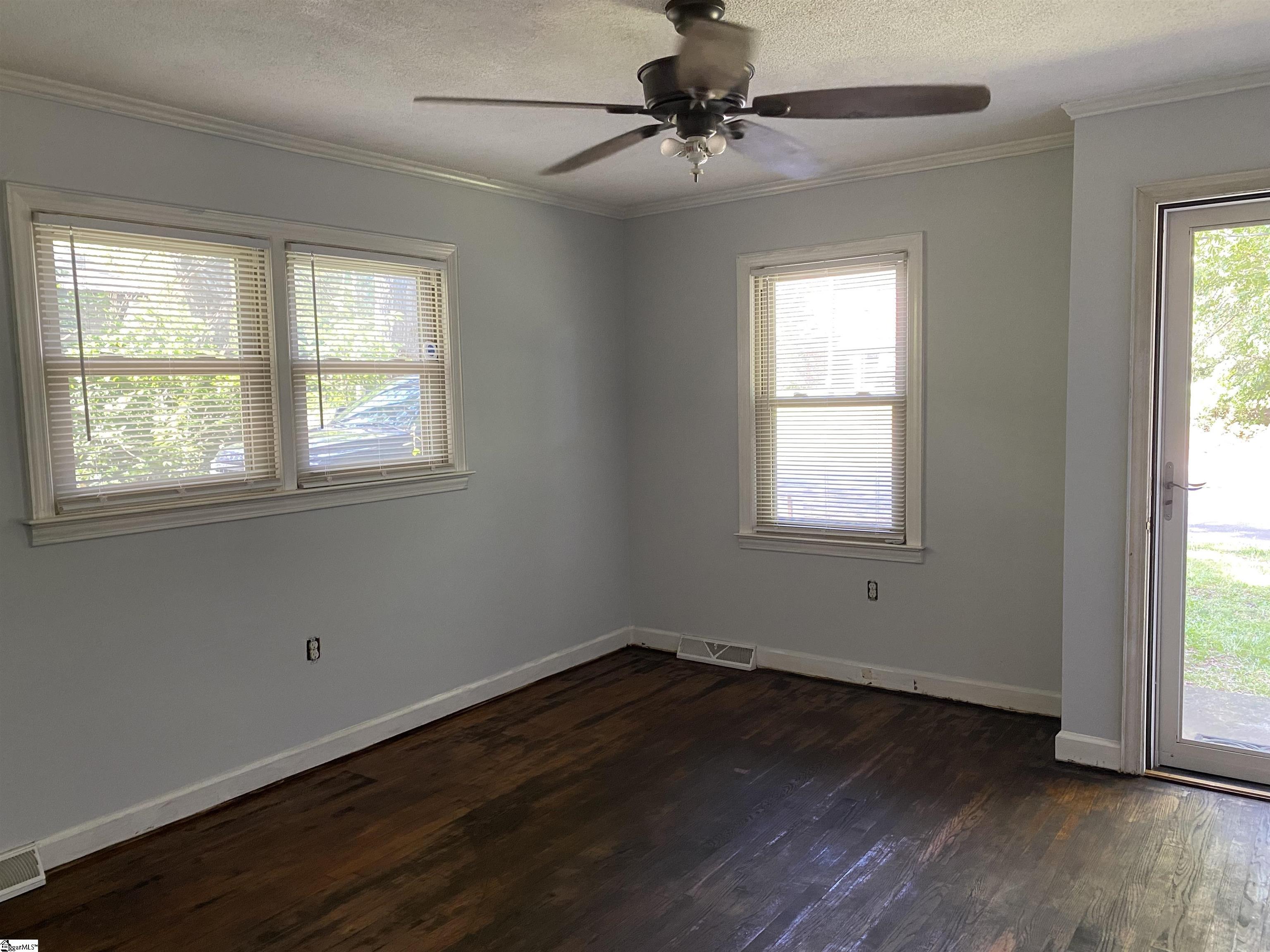 308 Davidson Street Clinton, SC 29325 - Photo 4 of 13 Gallery Image 4
