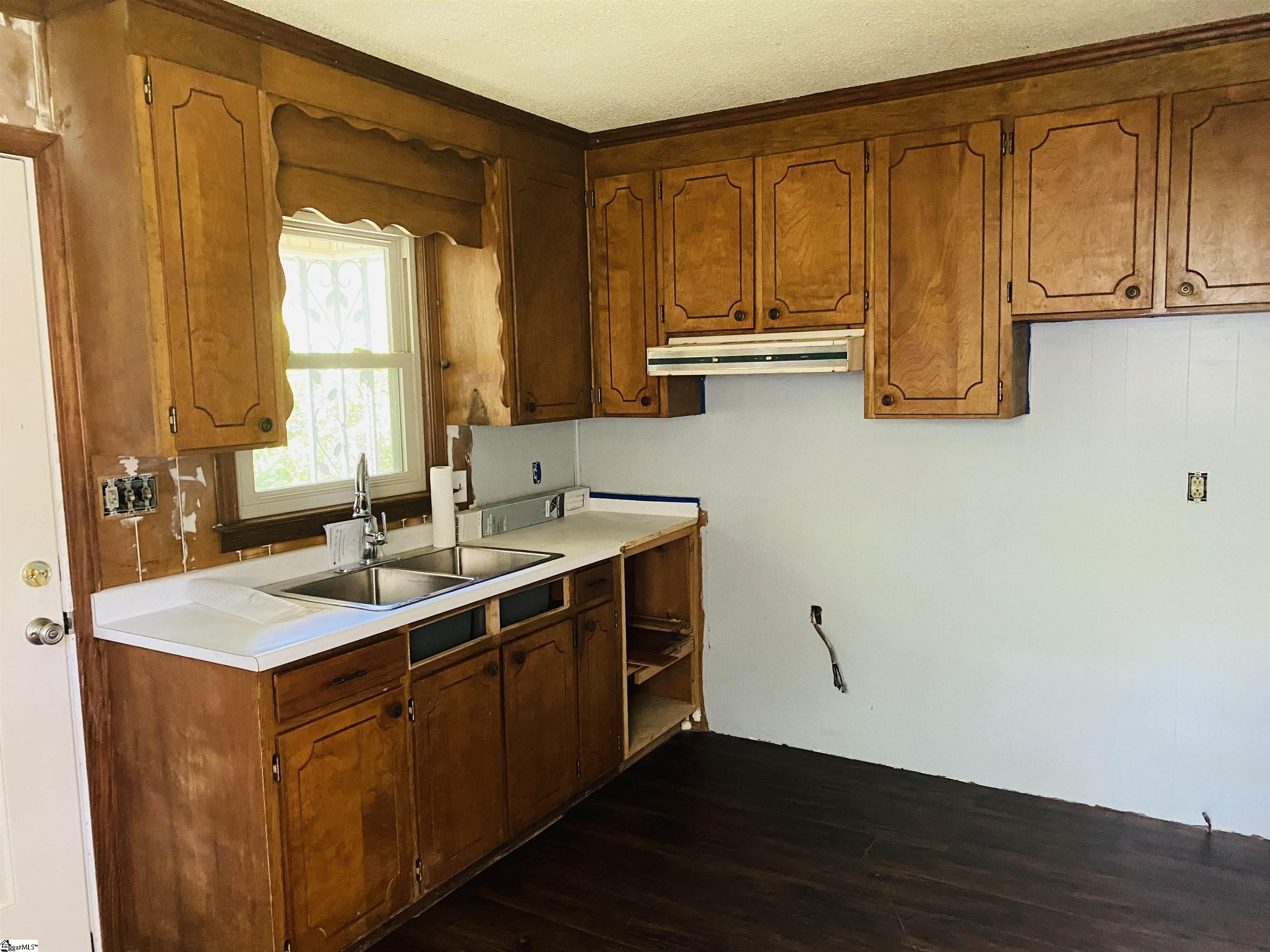 308 Davidson Street Clinton, SC 29325 - Photo 6 of 13 Gallery Image 6