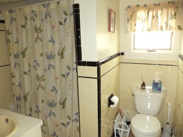 41 Thornton Road Waltham, MA 02453 - Photo 9 of 15