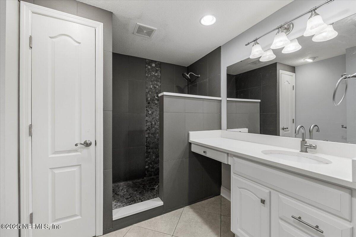 1140 Hickman Road Jacksonville, FL 32216 - Photo 19 of 49 Primary Bathroom
