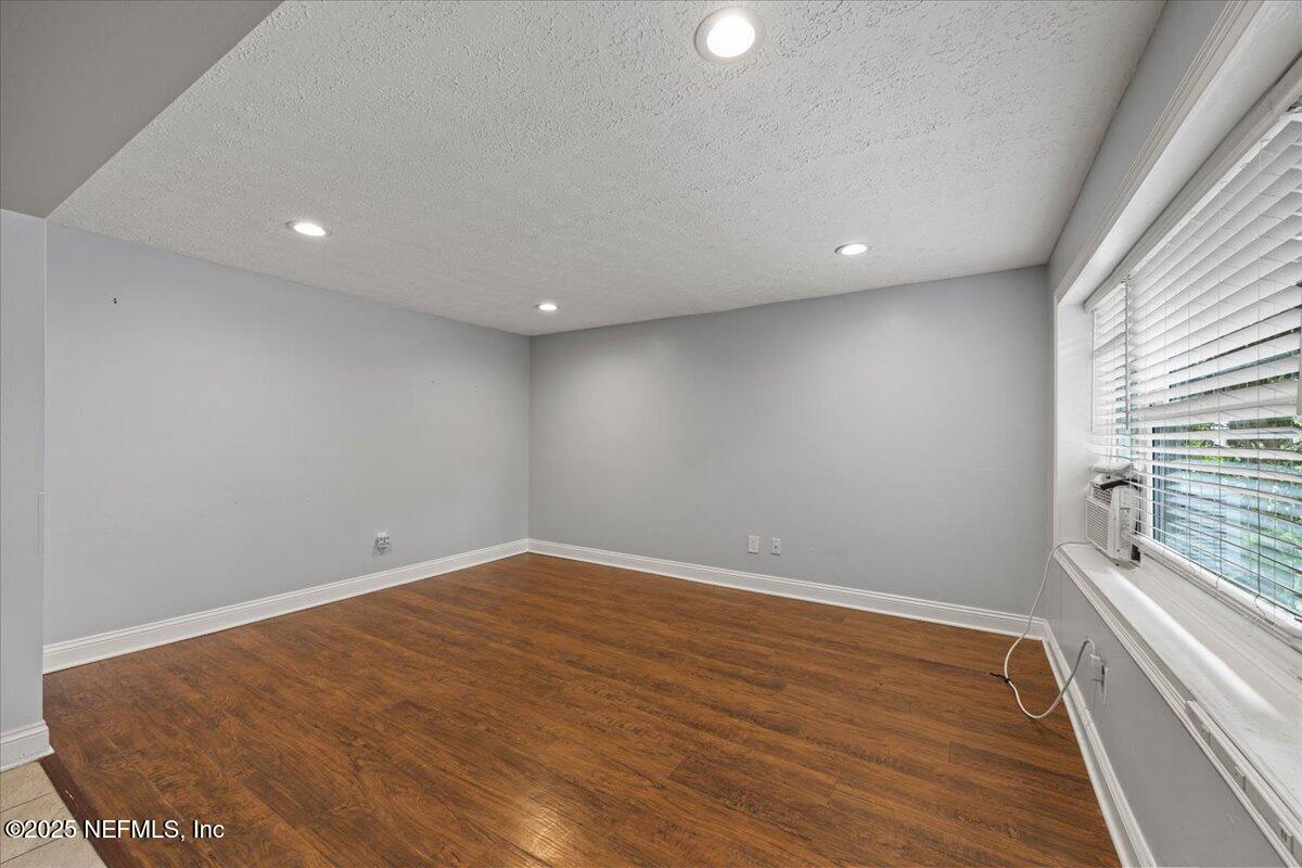 1140 Hickman Road Jacksonville, FL 32216 - Photo 39 of 49 Family Room in Guest House