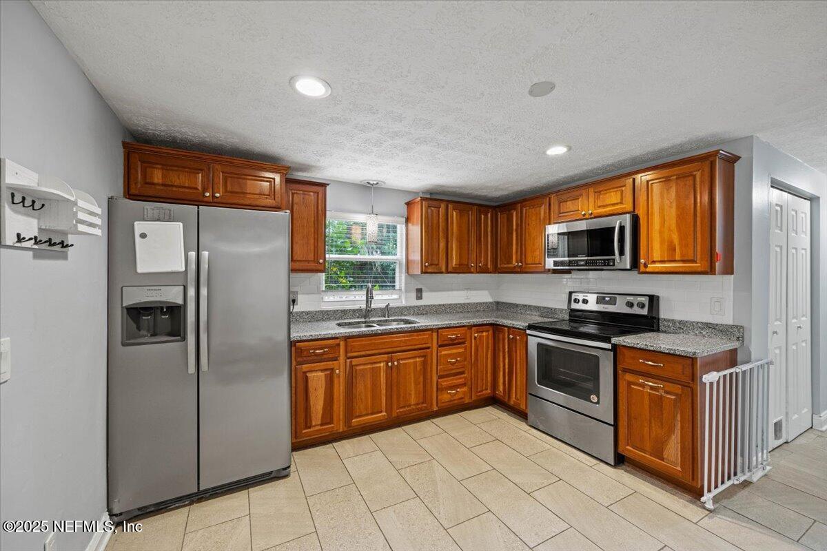 1140 Hickman Road Jacksonville, FL 32216 - Photo 41 of 49 Guest House Full Kitchen