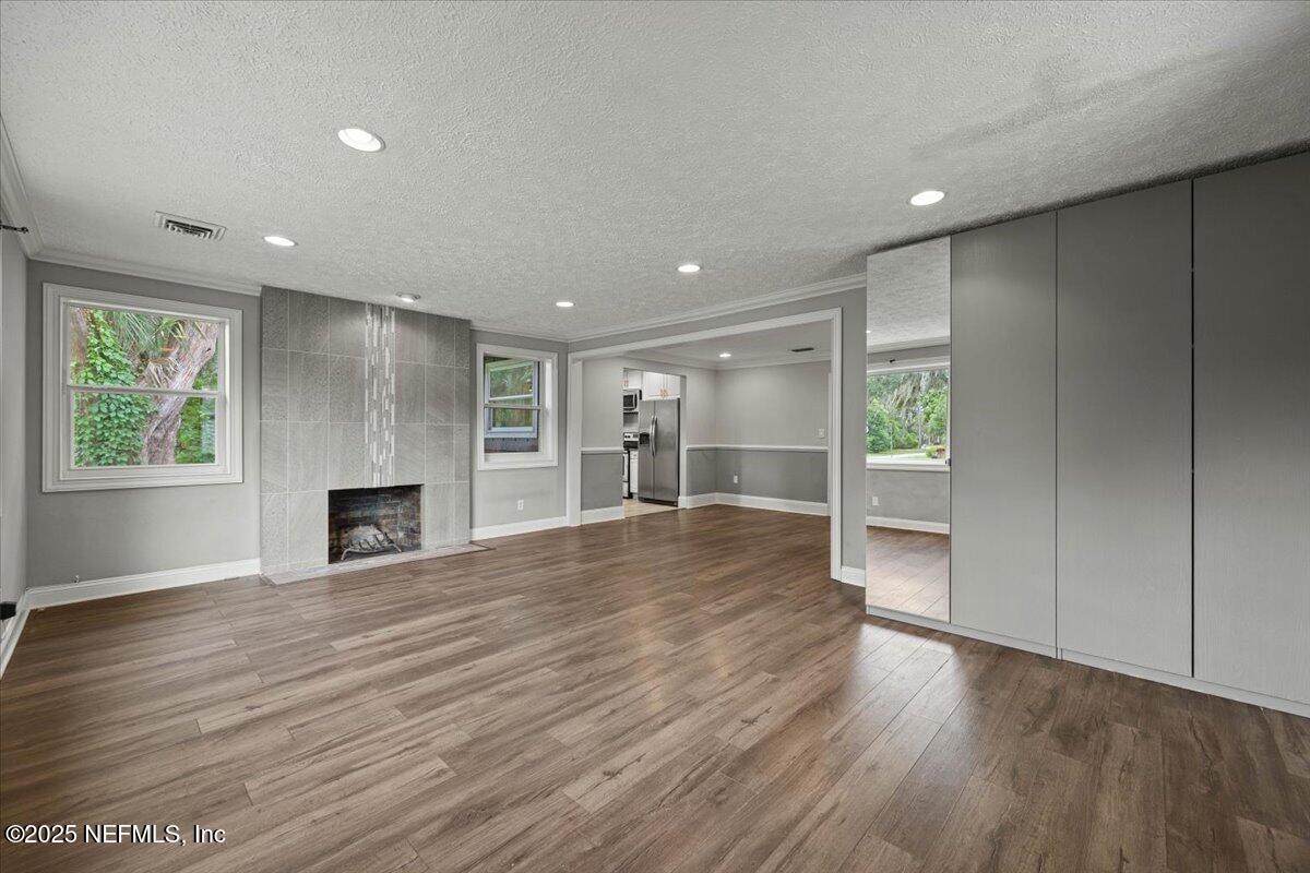 1140 Hickman Road Jacksonville, FL 32216 - Photo 5 of 49 Large Family Room #1