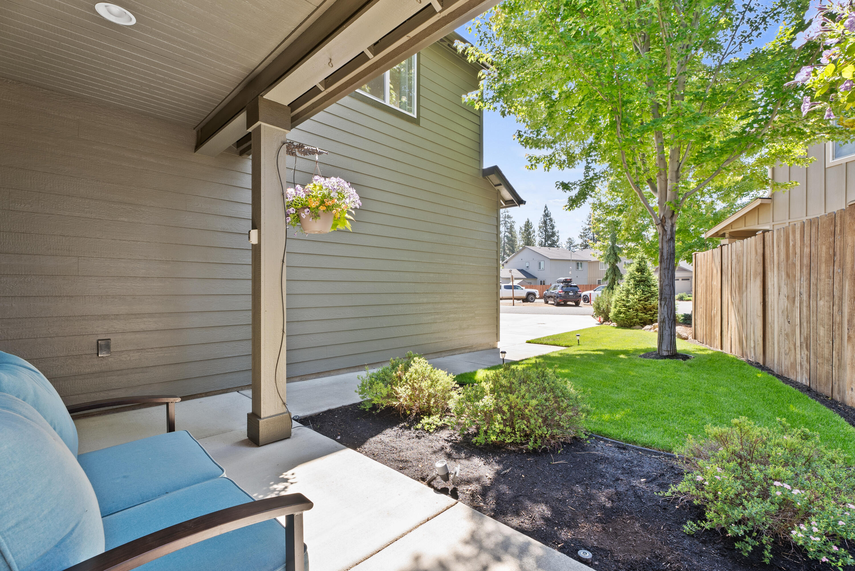 482 North Village Meadows Road Sisters, OR 97759 - Photo 3 of 34 27-print-Riley Visuals-27