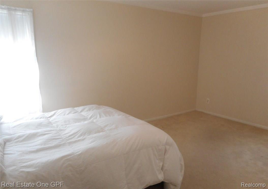 638 Cadieux Road Grosse Pointe, MI 48230 - Photo 7 of 9 638 Cadieux 017.JPG