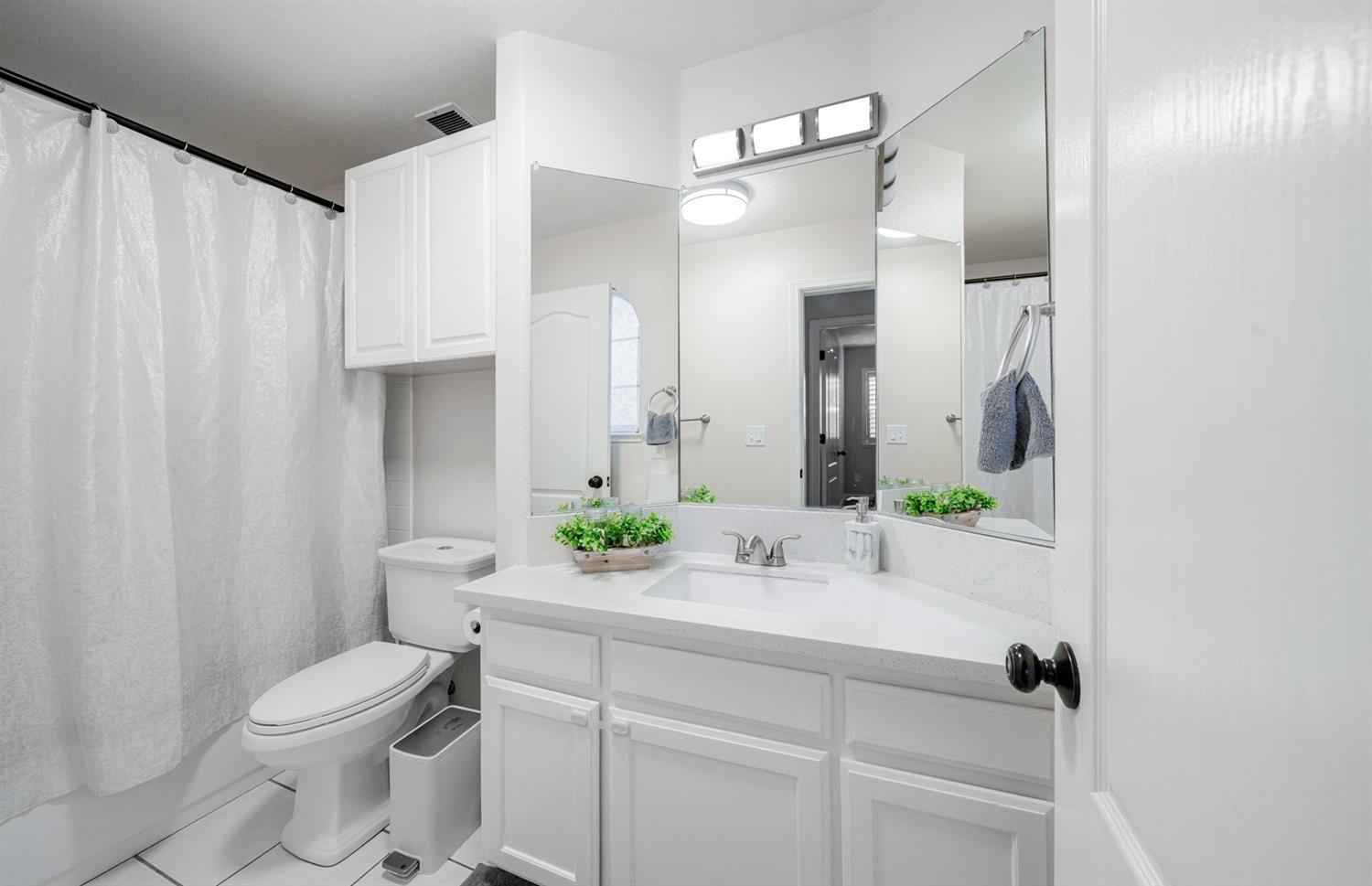 4998 West Decatur Avenue Fresno, CA 93722 - Photo 14 of 24 Gallery Image 14