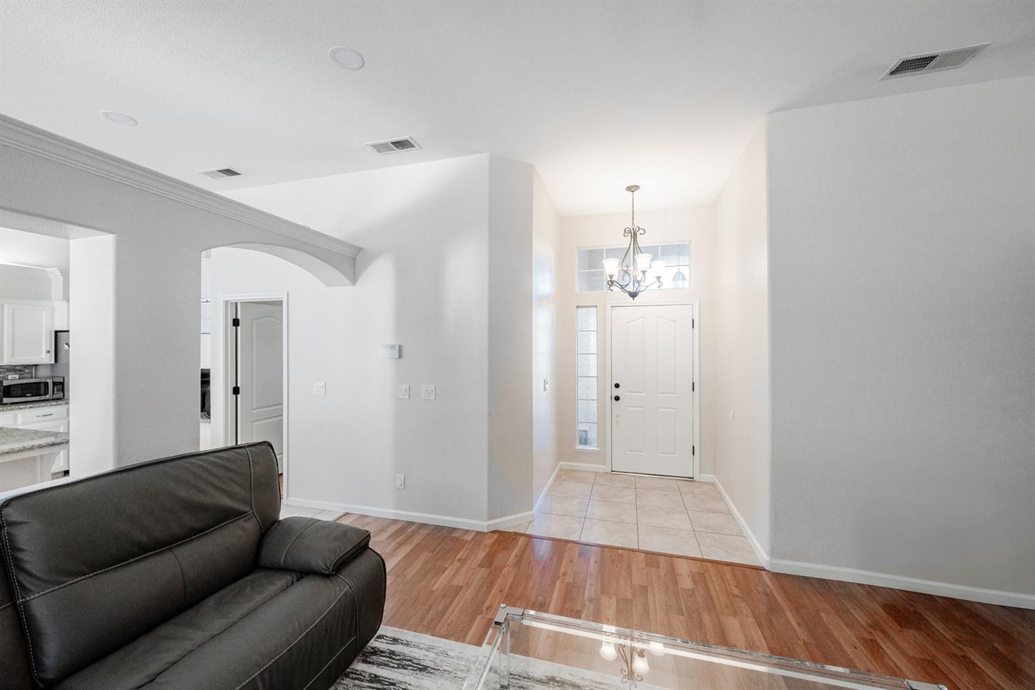 4998 West Decatur Avenue Fresno, CA 93722 - Photo 5 of 24 Gallery Image 5