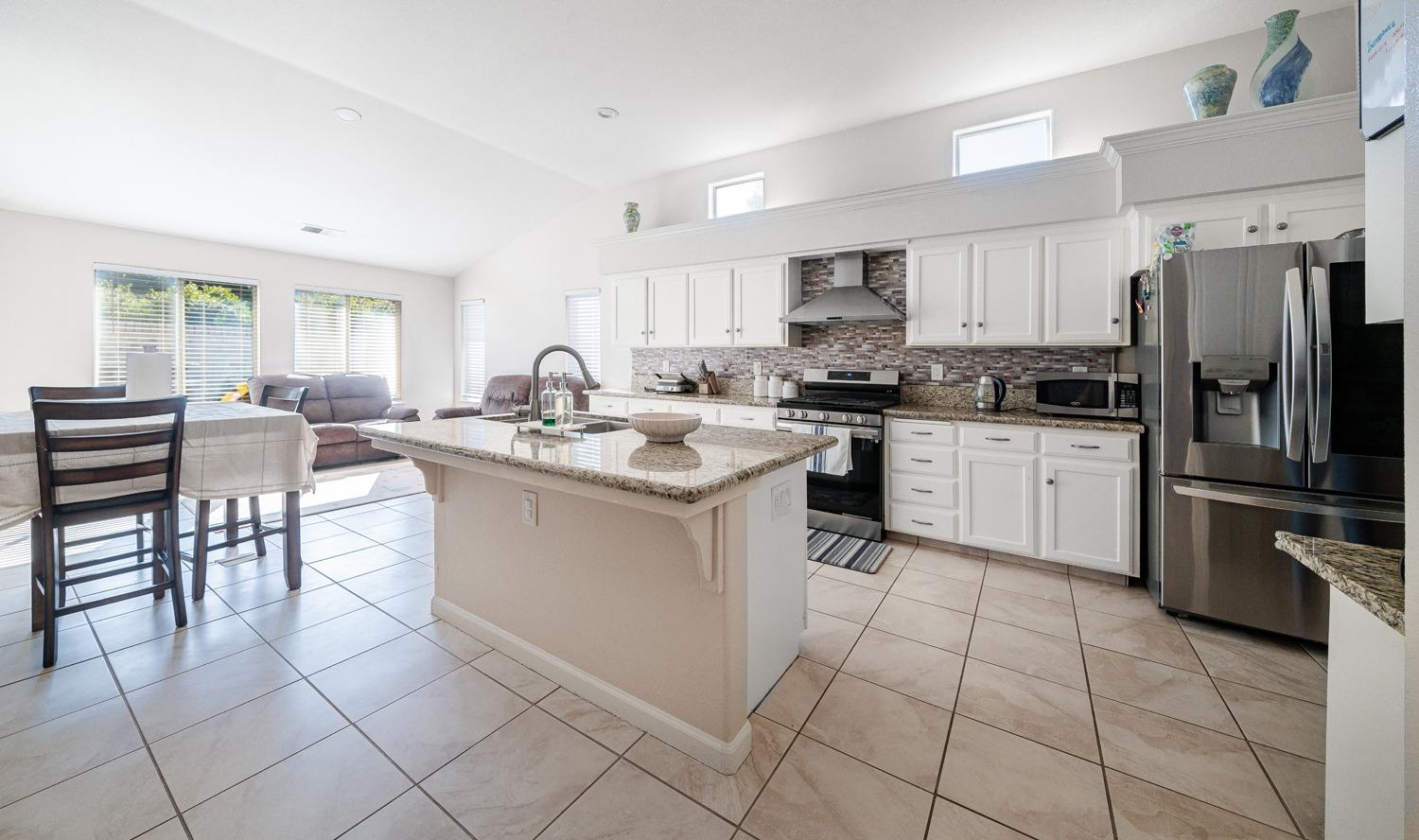 4998 West Decatur Avenue Fresno, CA 93722 - Photo 7 of 24 Gallery Image 7