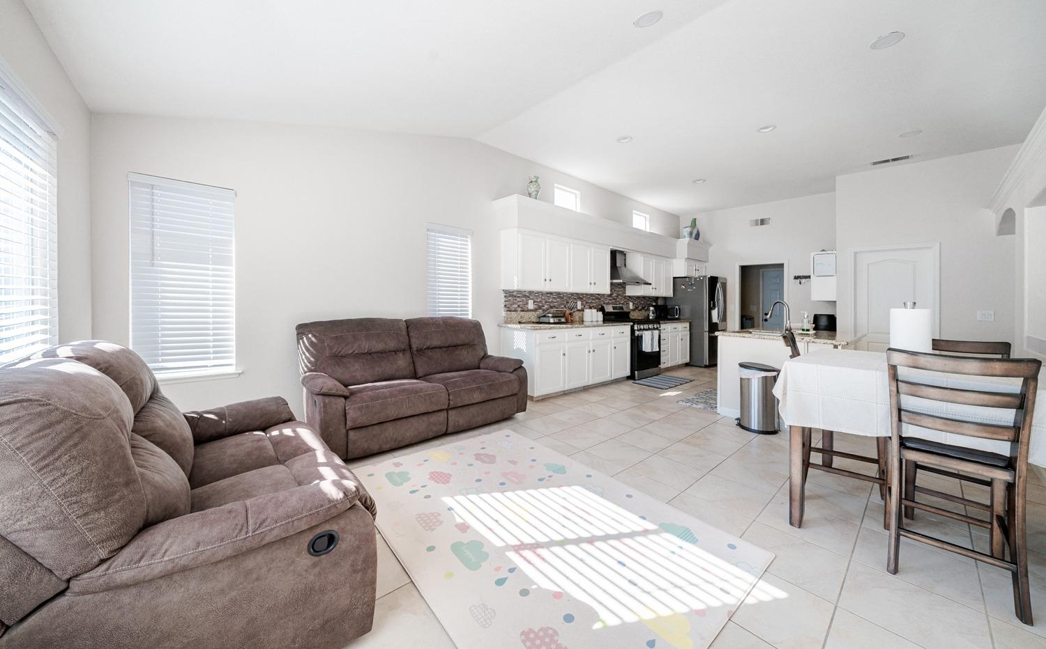 4998 West Decatur Avenue Fresno, CA 93722 - Photo 9 of 24 Gallery Image 9
