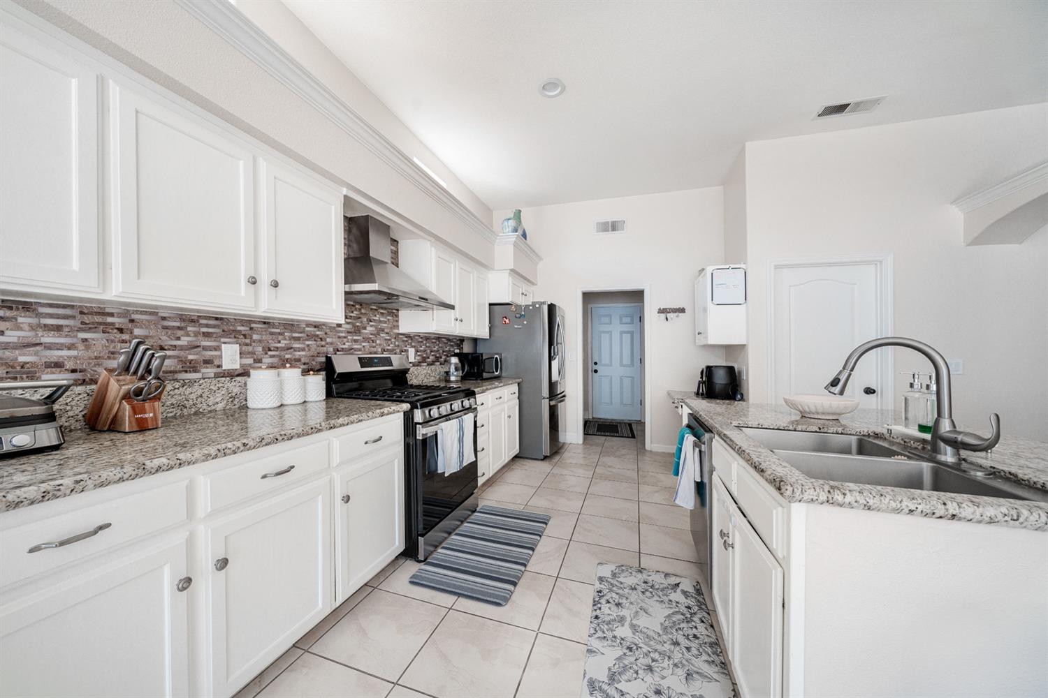 4998 West Decatur Avenue Fresno, CA 93722 - Photo 10 of 24 Gallery Image 10