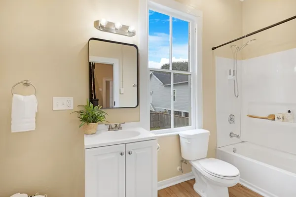 $1,700 | 910 9th Street, Unit 1, Galveston, TX 77550