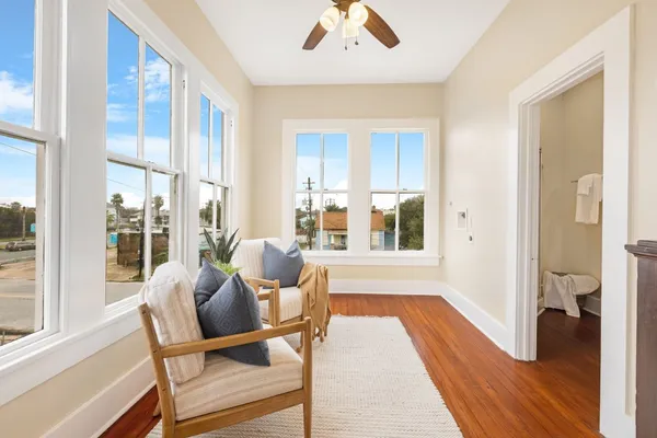 $1,700 | 910 9th Street, Unit 1, Galveston, TX 77550