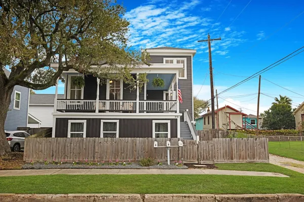 $1,700 | 910 9th Street, Unit 1, Galveston, TX 77550