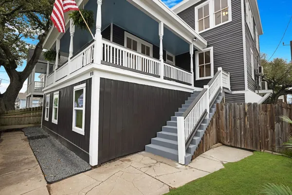 $1,700 | 910 9th Street, Unit 1, Galveston, TX 77550