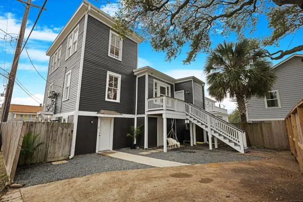 $1,700 | 910 9th Street, Unit 1, Galveston, TX 77550