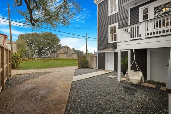 $1,700 | 910 9th Street, Unit 1, Galveston, TX 77550