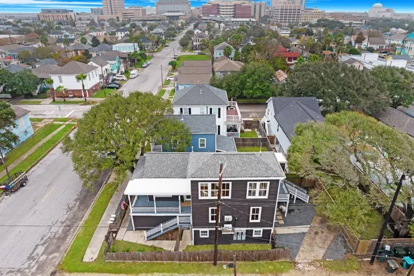 $1,700 | 910 9th Street, Unit 1, Galveston, TX 77550