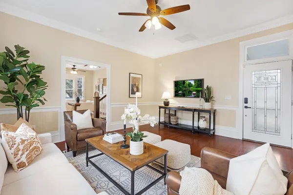 $1,700 | 910 9th Street, Unit 1, Galveston, TX 77550