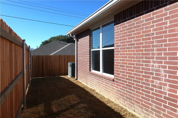 $2,400 | 2008 Reagan Court, Bryan, TX 77802