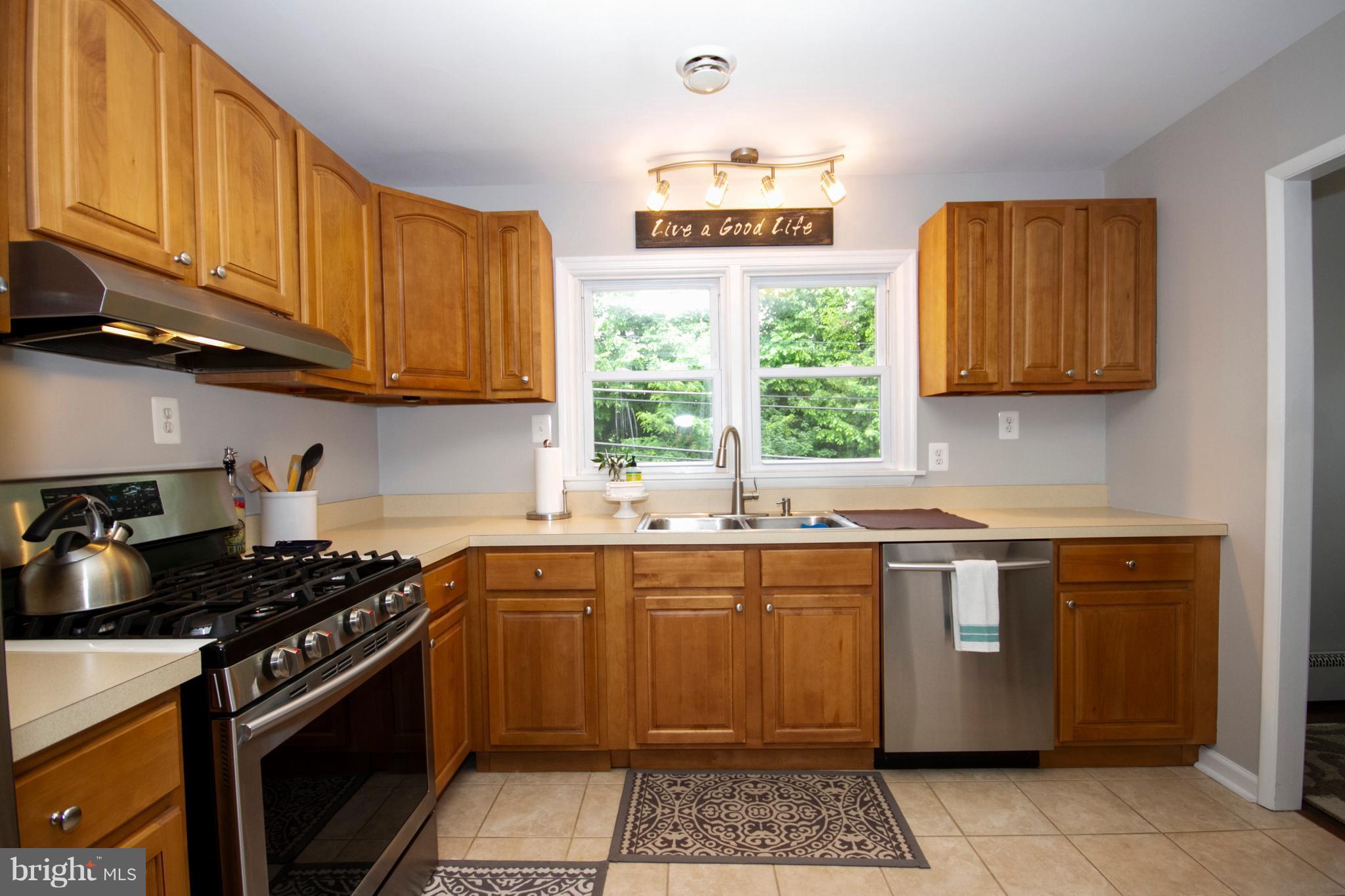 5721 Oakland Road Baltimore, MD 21227 - Photo 14 of 30 Kitchen