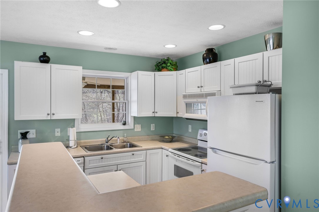 1401 Moccasin Way Basye, VA 22810 - Photo 10 of 46