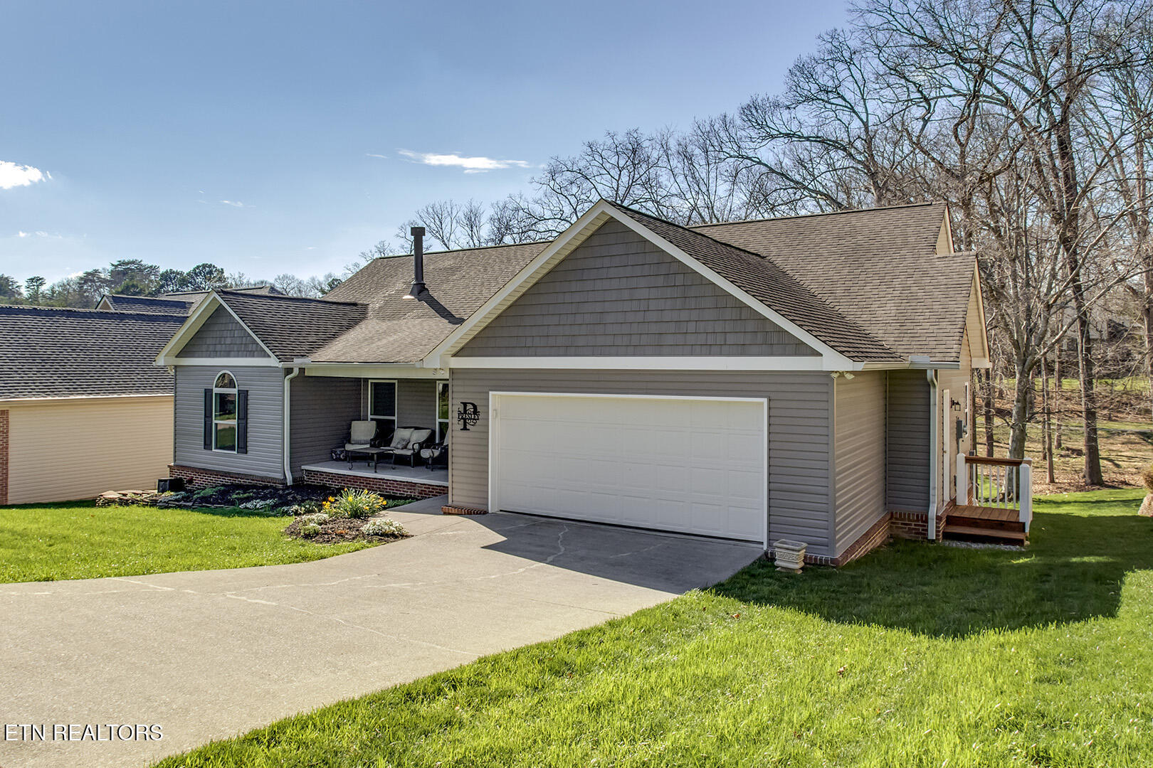 146 Daleyuhski Way Loudon, TN 37774 - Photo 4 of 60 04_146 Daleyuhski Way_FrontRight