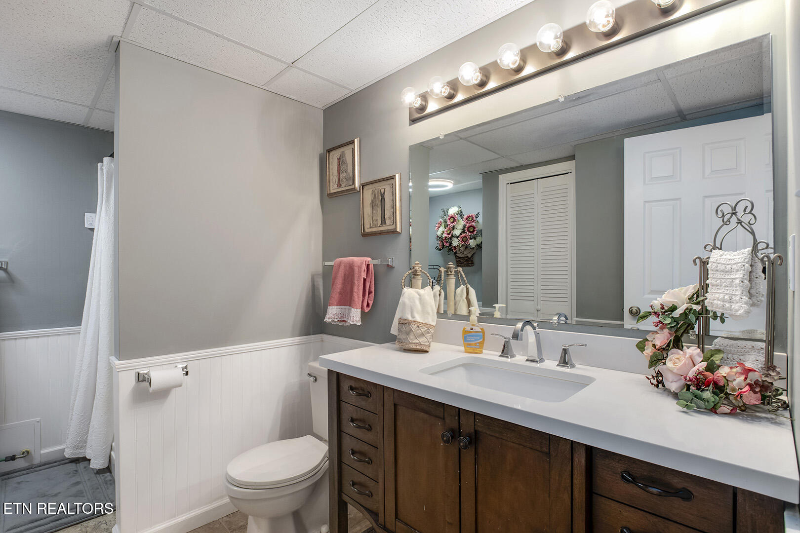 146 Daleyuhski Way Loudon, TN 37774 - Photo 44 of 60 44_146 Daleyuhski Way_GuestBath2