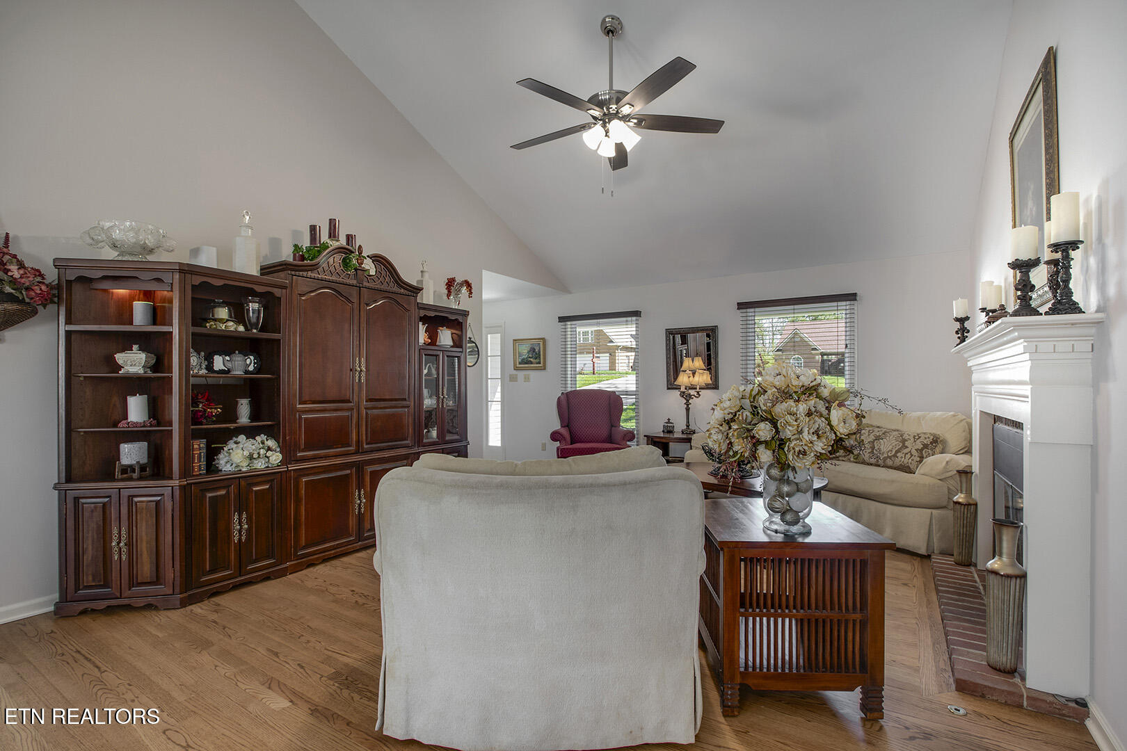 146 Daleyuhski Way Loudon, TN 37774 - Photo 9 of 60 09_146 Daleyuhski Way_Living03