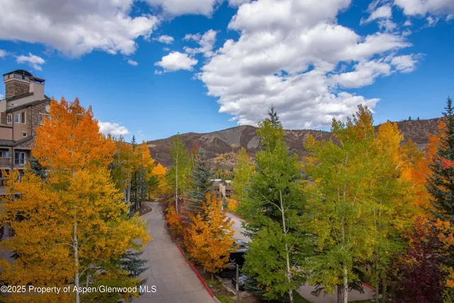 a view of a houses with sky view