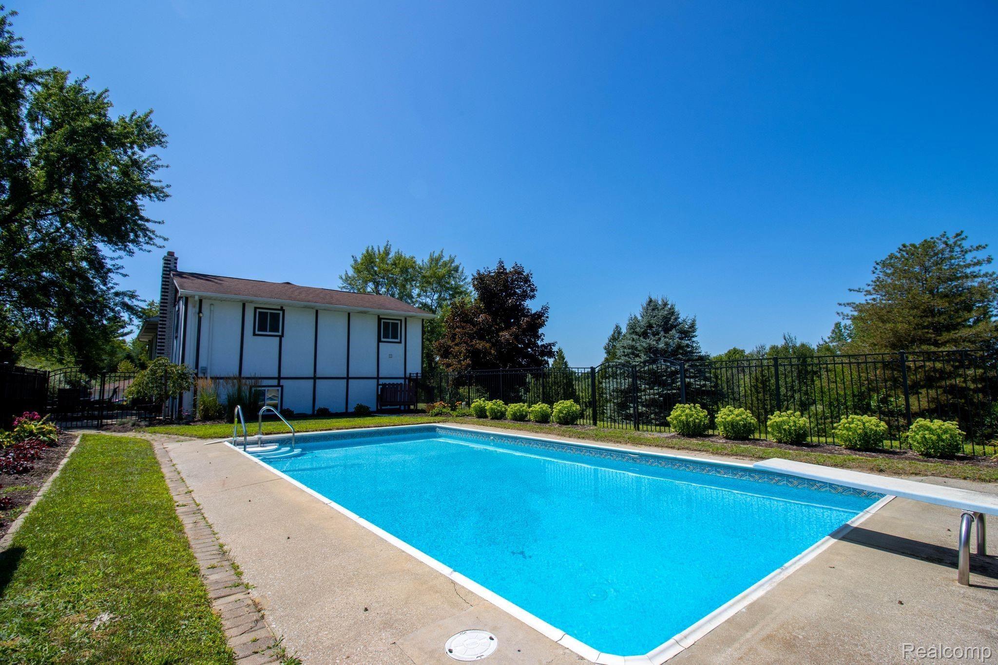 9611 Barkley Road Millington, MI 48746 - Photo 5 of 39 cavaardYSsRcQdRh5uaa@size_44pqmc.jpg