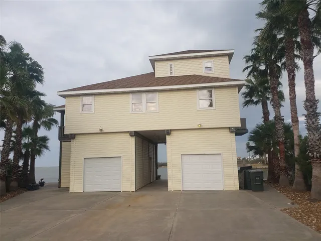 $3,400 | 3722 Laguna Drive, Galveston, TX 77554