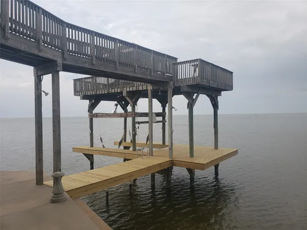 $3,400 | 3722 Laguna Drive, Galveston, TX 77554