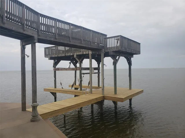 $3,400 | 3722 Laguna Drive, Galveston, TX 77554