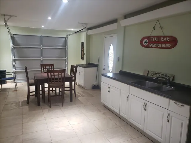 $3,400 | 3722 Laguna Drive, Galveston, TX 77554