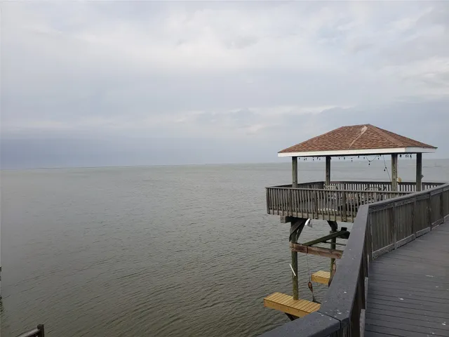 $3,400 | 3722 Laguna Drive, Galveston, TX 77554