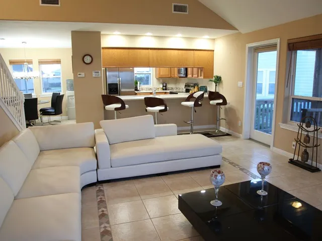 $3,400 | 3722 Laguna Drive, Galveston, TX 77554