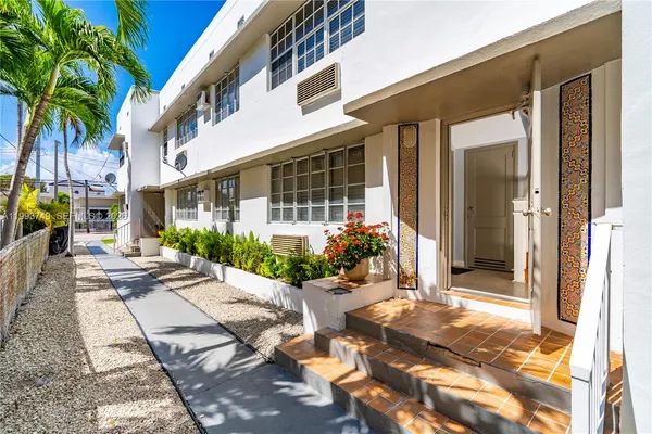 $1,600 | 7635 Dickens Avenue, Unit 3, Miami Beach, FL 33141