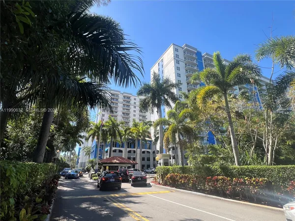 $2,300 | 5099 Northwest 7th Street, Unit 703, Miami, FL 33126