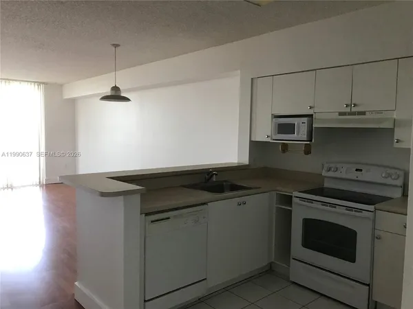 $2,300 | 5099 Northwest 7th Street, Unit 703, Miami, FL 33126