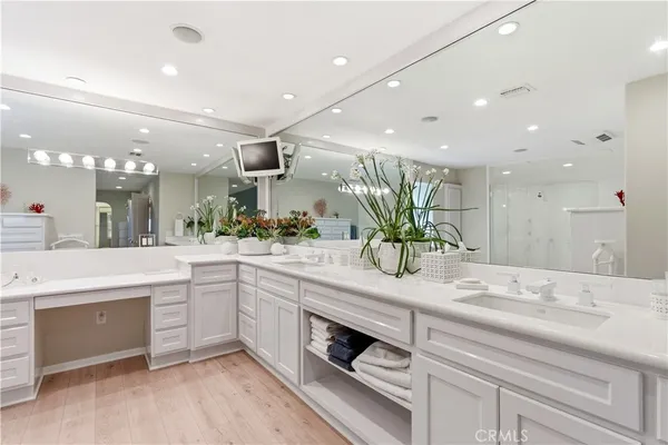 $10,000 | 1917 Yacht Puritan, Newport Beach, CA 92660