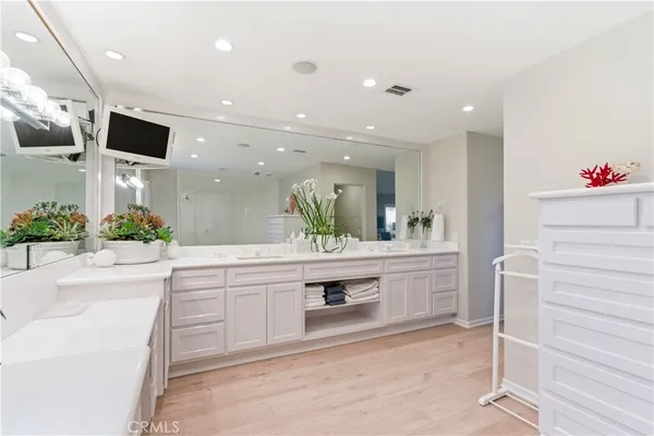 $10,000 | 1917 Yacht Puritan, Newport Beach, CA 92660