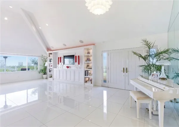 $10,000 | 1917 Yacht Puritan, Newport Beach, CA 92660