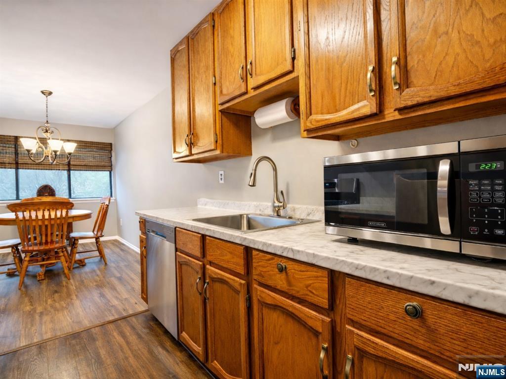2111 Hilltop Road Mahwah, NJ 07430 - Photo 6 of 18
